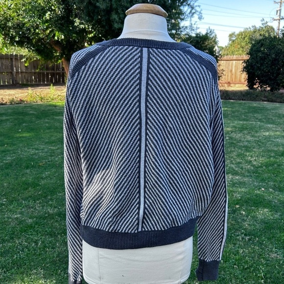 Lululemon Devi Crew Sweater Heathered Dark Grey / Heathered Light Grey | Size 8 - Picture 4 of 12